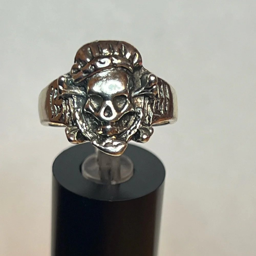Brand New Silver Skull Ring